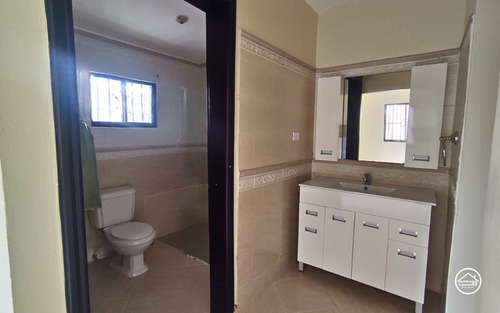 Casa Familiar De 4 Habitaciones, Próxima A La Sirena De San Isidro