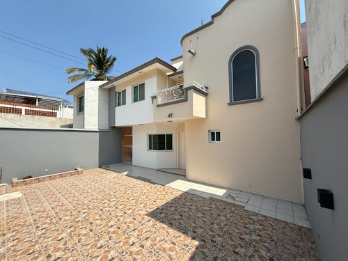 Casa En Venta En Boca Del Río, Veracruz Col. Graciano Sánchez Romo, De 4 Recamaras Y 4 Baños. A 5min Del Centro De Boca Del Rio, Plaza El Dorado Y Playas De Boca Del Rio.