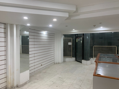Imagen 3 de 5 de Se Vende Local Comercial En El C.c. Maneiro