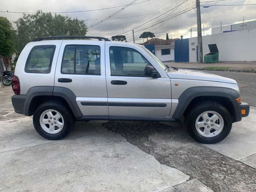 Imagem 5 de 15 de Jeep Cherokee Sport 4x4 3.7 V-6 4p 2006