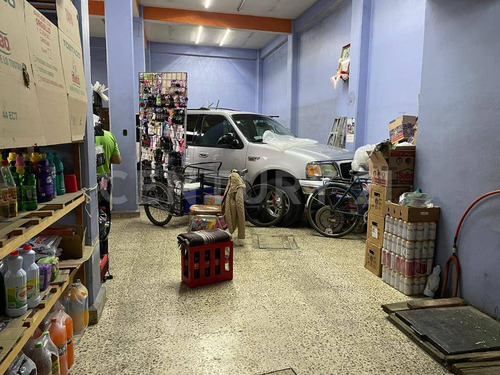 Edificio En Venta En La Perla, Nezahualcóyotl, Edomex.