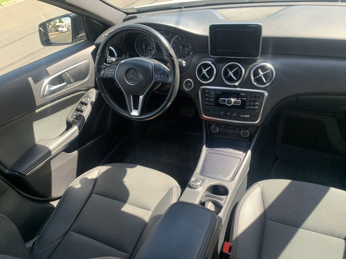 Imagem 9 de 14 de Mercedes-benz A 200 1.6 16v 4p Turbo Urban Automático