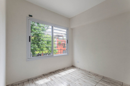 En Venta. Parque Avellaneda. Ph. 3 Amb. Patio Y Terraza Propios. Sin Expensas.