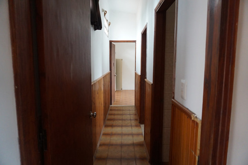 2 Hermosas Casas Con Playa De Estacionamiento Y Galpón De 120 M2