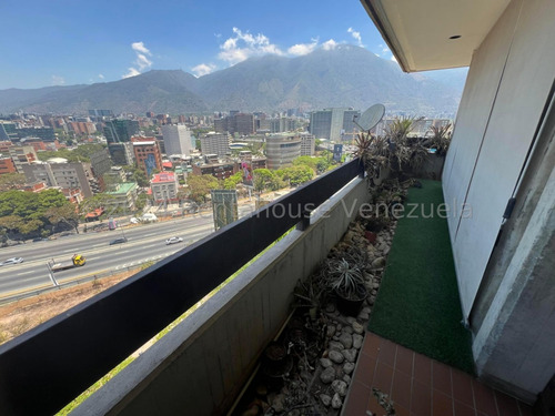 Apartamento En Venta Con Excelente Ubicaciòn En La Urb. Lomas De Las Mercedes