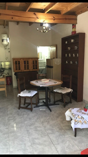 Imagen 7 de 14 de Casita De Campo Anidada En Arboleda Añosa