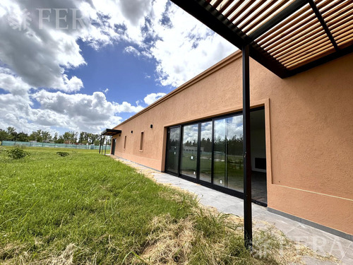 Venta Casa 4 Ambientes Con Piscina Campos De Roca - Brandsen