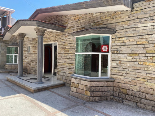 Magnifica Casa En Venta Estilo Campestre En Huertas La Joya Qro