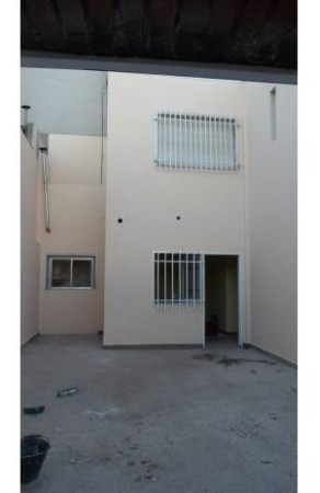Imagen 2 de 11 de Alquiler Casa De 4 Ambientes Con Patio Y Cocheras - La Tablada