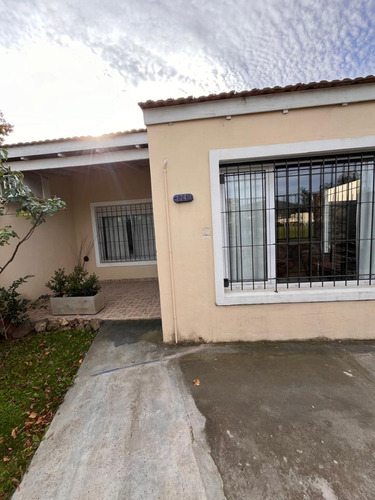 Casa En Venta De Dos Dormitorios 