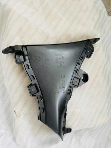 Bcka-50-a20b Moldura Delantera Derecha Guía Aire Mazda 3