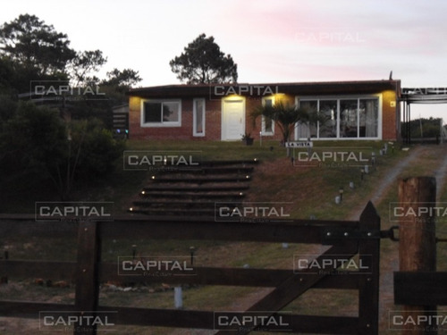 Imagen 2 de 9 de Venta De Casa De Dos Dormitorios Y Piscina En Punta Ballena- Ref: 29274