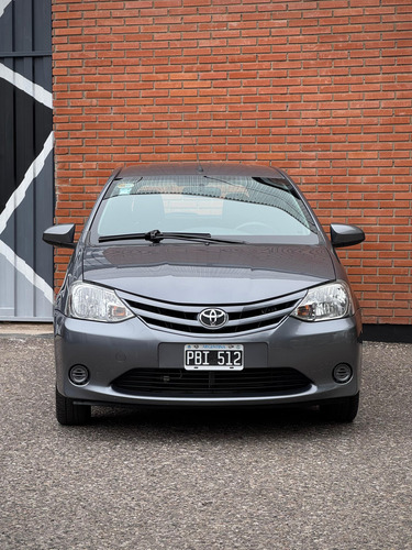 Toyota Etios 1.5 Xs 5 p