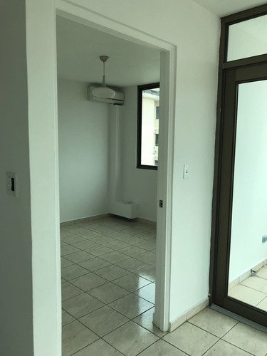 Imagen 5 de 12 de Apartamento En Venta San Francisco Con Balcón, Cerca De Todo
