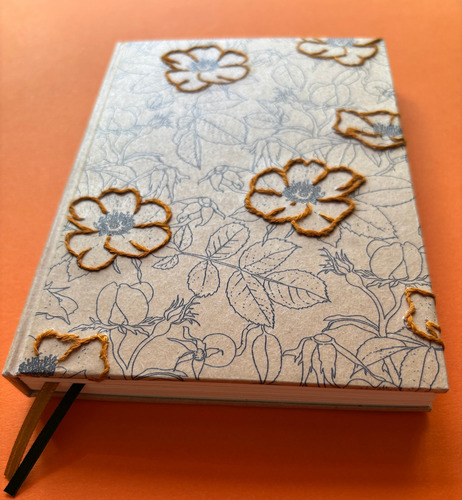 Cuaderno Artesanal A6 Bordado Kraft