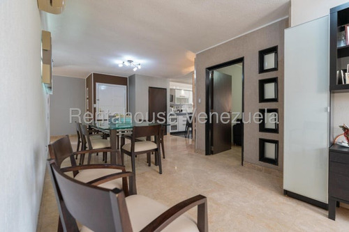 Imponente Y Moderno Ph En Venta En Los Chaguaramos. Yr25-18095. Servicio De Agua Constante, Gas Directo, Internet De Fibra Óptica Y Línea Cantv.