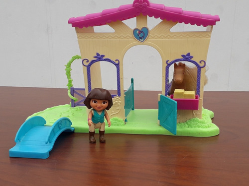 Dora Y El Establo De Pony Con Caballo Fisher-price