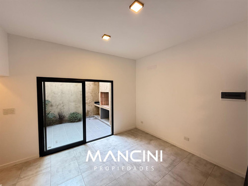 Ph En Venta De 2 Ambientes Con Patio Y Parrilla - San Martín Centro