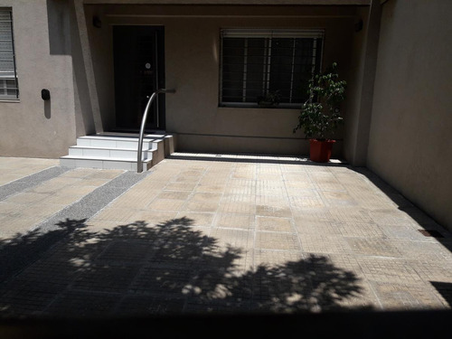 Imagen 9 de 13 de Departamento En Venta De 2 Ambientes Con Jardín Y Cochera- Bernal
