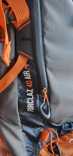 Mochila Trekking Quechua Forclaz 40 Air Plus. Decathlon Azul Oscuro Liso (Usado)