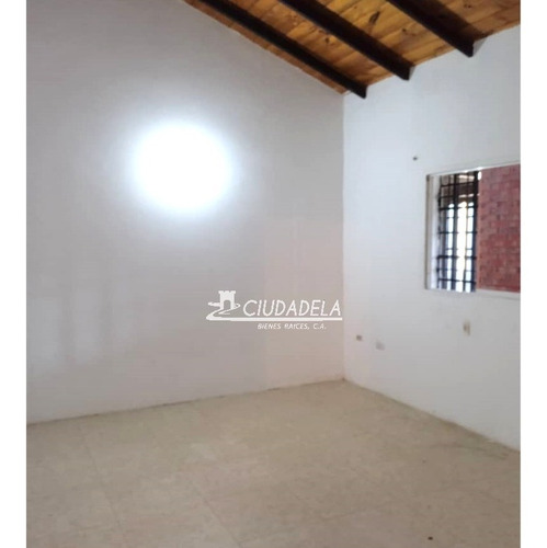 Imagen 5 de 7 de En Alquiler Casa Urbanización Lomas Del Viento