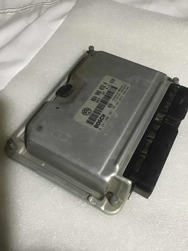 Computadora Ecu Motor Volkswagen Jetta 02-05 06a 906 032 A (Usado)