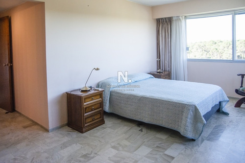 Departamento En Venta De 3 Dormitorios.- Ref: 3646