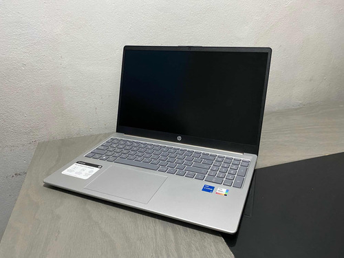 Laptop Hp 15-fd0007la, Intel Core 15, 8gb, 512ssd, 15.6 (Usado)