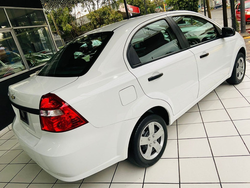 Imagen 13 de 15 de Chevrolet Aveo 2015 Ls