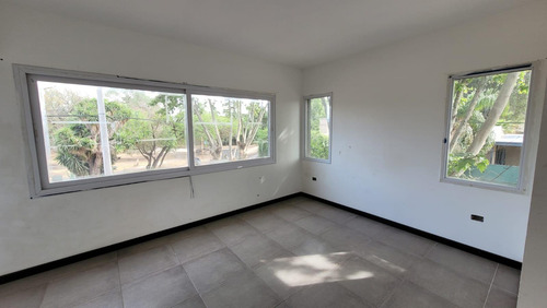 Casa En Arguello 2 Dormitorios, 3 Baños, Patio Con Asador Se Acepta Auto Parte De Pago