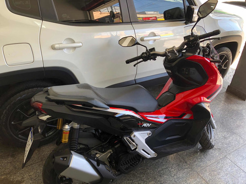 Imagem 3 de 10 de Honda Adv
