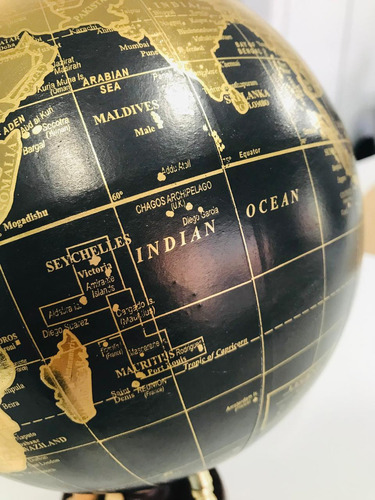 Globo Terrestre Decorativo Base Em Madeira Preto Com Dourado