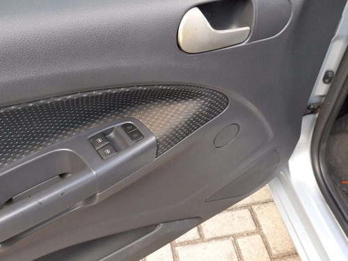 Imagem 10 de 11 de Volkswagen Voyage City G6 1.0 8v Flex