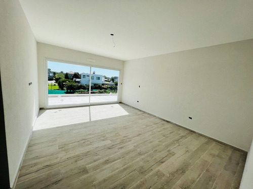Imagen 18 de 30 de Vendo Increible Casa En Haras, 5 Habitaciones Enormes Y Terminaciones Unicas!!