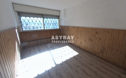 Imagen 4 de 16 de Casa En Venta De 3 Dormitorios En La Blanqueada (ref: Ast-2572)