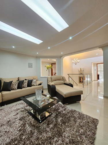 Casa En Venta Con Acabados De Lujo- Urb. Los Castores San Antonio De Los Altos