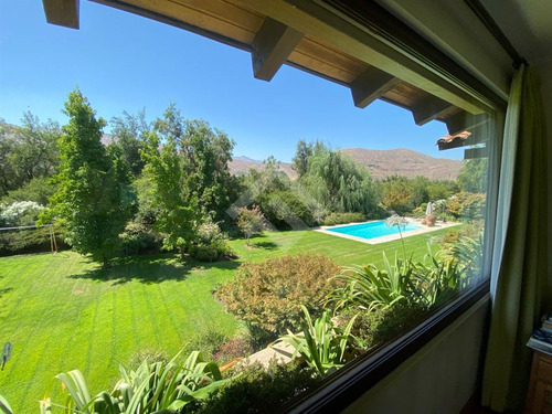 Casa En Venta De 5 Dorm + Estar Y Subt. En Las Brisas Co