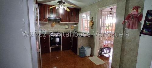 Imagen 9 de 11 de Casa En Venta En Santa Rita Maracay Aragua 22-25817 Irrr