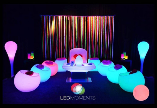 Imagen 3 de 10 de Alquiler Muebles Led Luminosos Cubos Sillones Mesas Barras