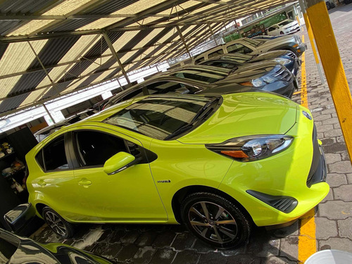 Imagen 3 de 12 de Toyota Prius Prius C Premium