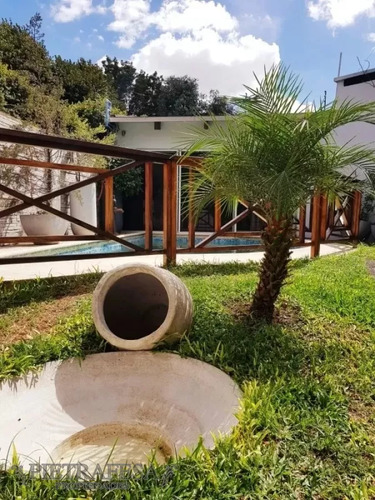 Casa En Venta 3 Dormitorios, 2 Baños, Fondo Con Piscina , Barbacoa Y Garaje- Av. Doctor Juan Carlos Blanco-prado