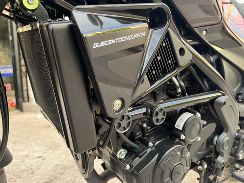 Imagen 12 de 19 de Benelli Leoncino 250