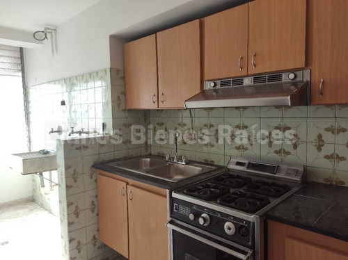 Imagen 3 de 13 de Apartamento En Venta Urb San Isidro A 1 Cuadra Av Sucre
