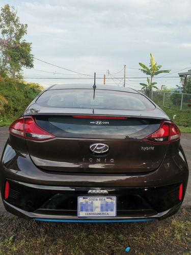 Imagen 2 de 10 de Hyundai Ioniq Hybrid Nacional