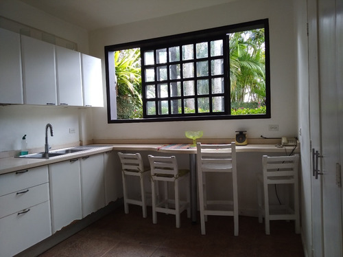 Imagen 11 de 26 de Venta Casa Remodelada Con Bellos Jardines En Calle Cerrada De La Lagunita