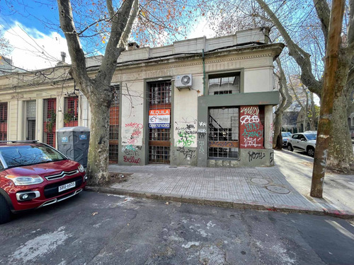 Alquiler Casa C/patio, 2 Dormitorios $26900 Sin G. Comunes
