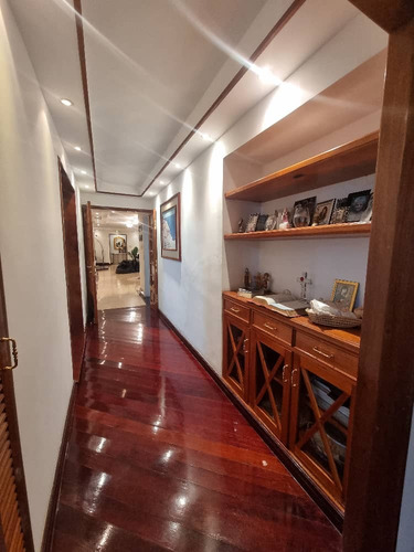 Lujoso Y Amplio Apartamento En Los Nuevos Teques, Estado Miranda.
