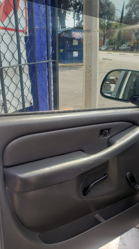 Imagen 14 de 15 de Chevrolet Silverado 4.8 D Pickup Silverado 2500 5vel Mt 2006