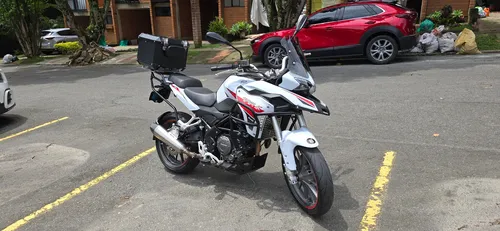 Vendo Moto Benelli Trk251 Color Blanca Modelo 2022