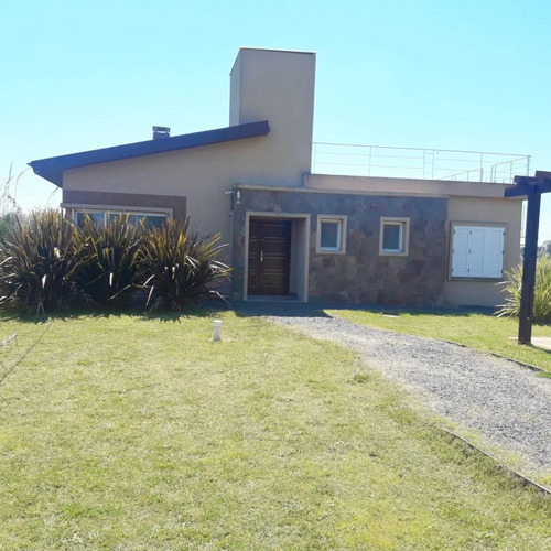 Casa De 4 Ambientes, Con Arroyo Privado En Laguna De Lobos